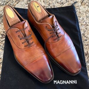 Men's Segovia Cap-Toe Leather Oxfords
Men’s size 7 wide. Worn a few times